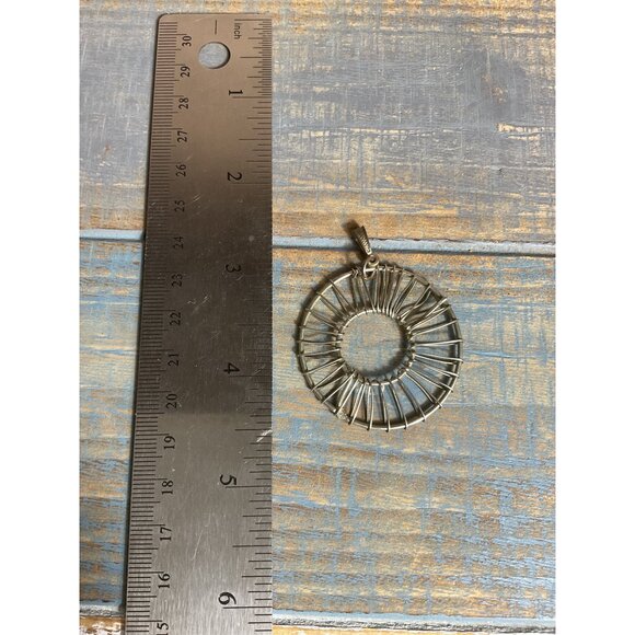 Womens Woven Metal Circular Necklace Pendant - Picture 4 of 4
